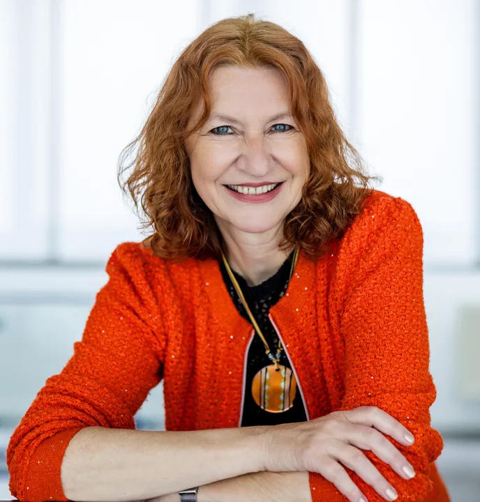 Silvia Ziolkowski, lächelnd, quadratischer Ausschnitt