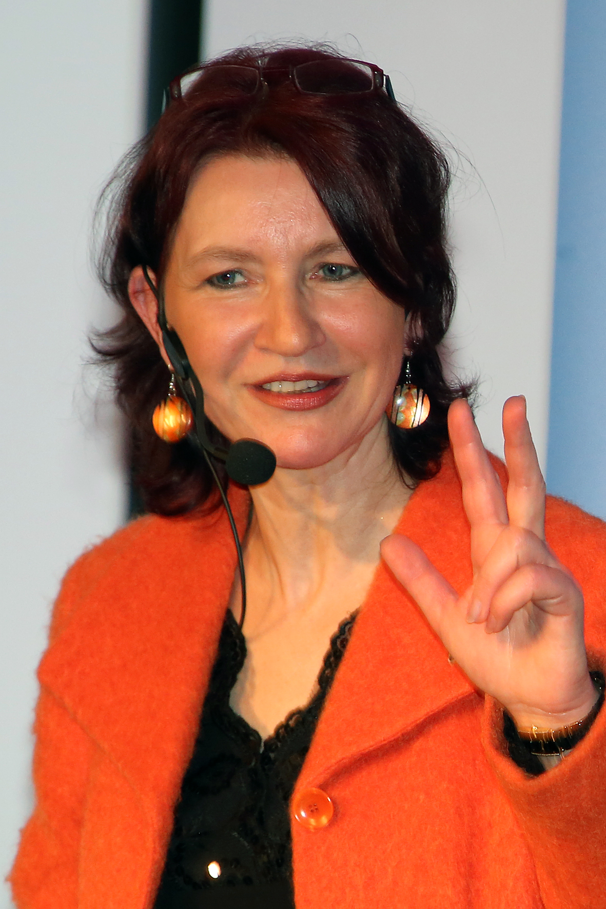 Silvia als Rednerin beim Verkäuferabend in Graz